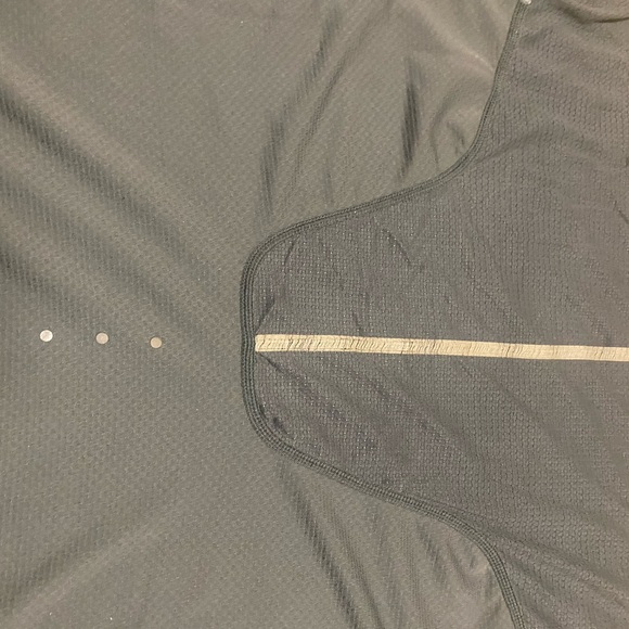 Lululemon Metal Vent Tech Short Sleeve Top Sz XL Distressed.GUC - Picture 5 of 10